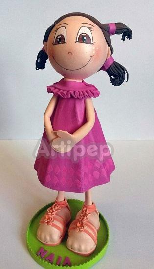 Fofucha niña con vestido rosa