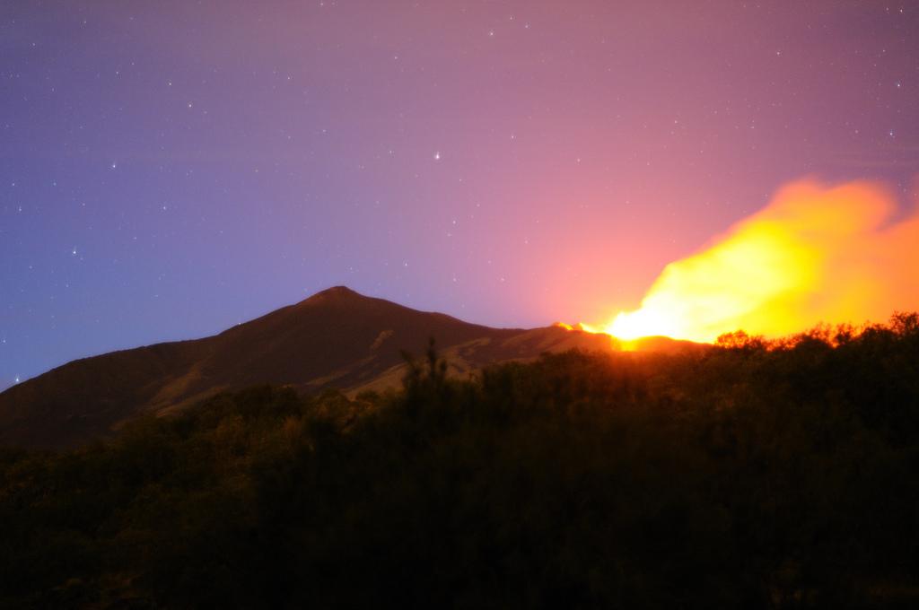Etna Volcano Paroxysmal Eruption July 30 2011 - Creative Commons by gnuckx