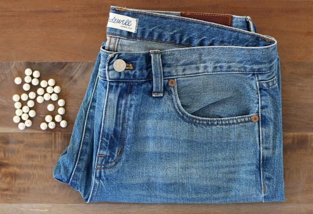 redecorar-vaqueros-con-perlas-adoraideas