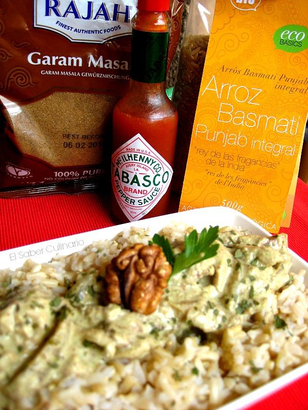 Pollo Garam masala con salsa de nueces y yogur 