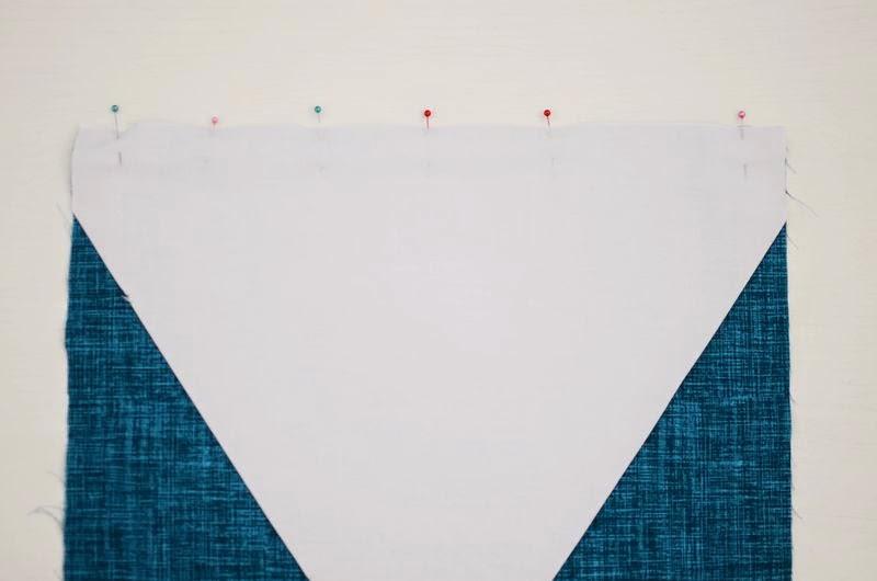 Small & Lowcost: Diy cojín con forma de casa hecho con telas4