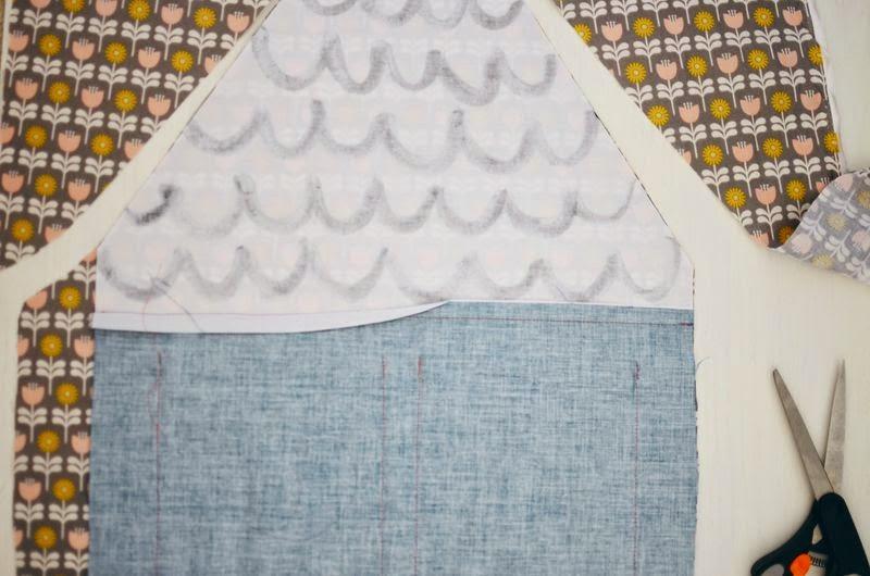 Small & Lowcost: Diy cojín con forma de casa hecho con telas8