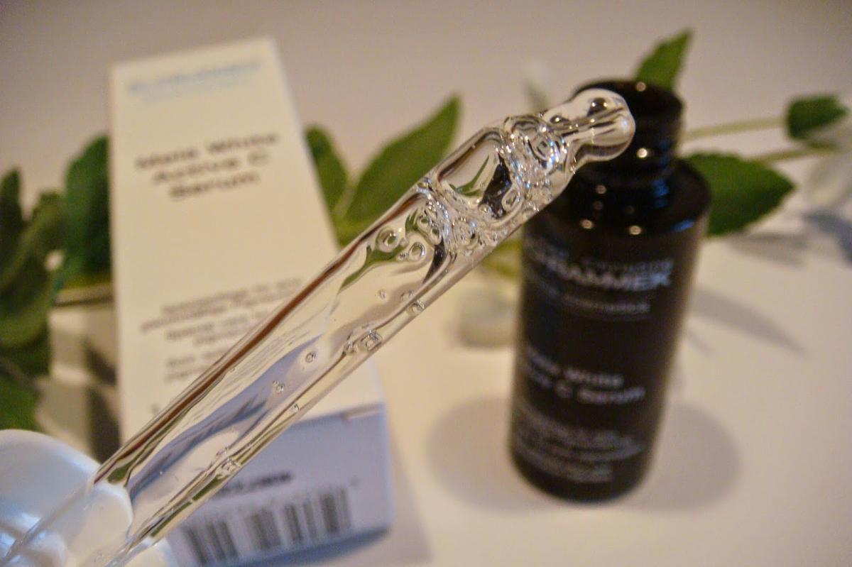 MELA WHITE de Dr. med. Christine Schrammek Kosmetik.