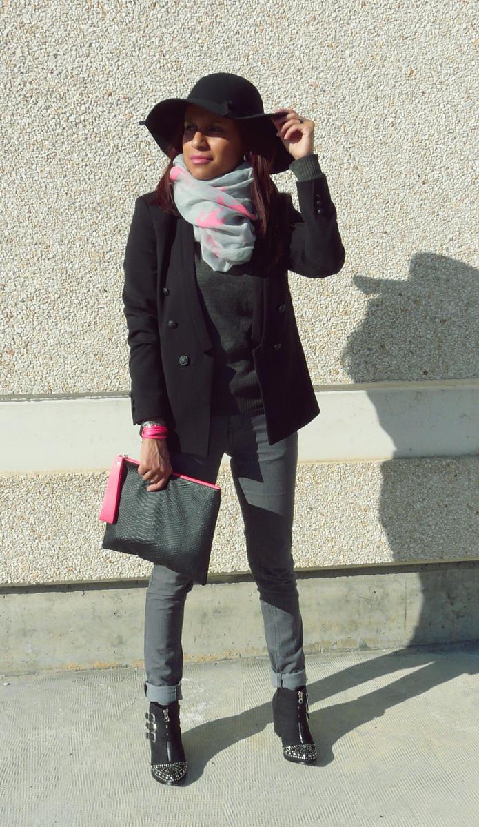 Sombrero con accesorios en neón