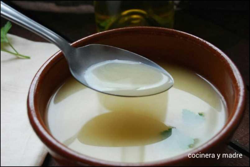 caldo-de-pollo-casero