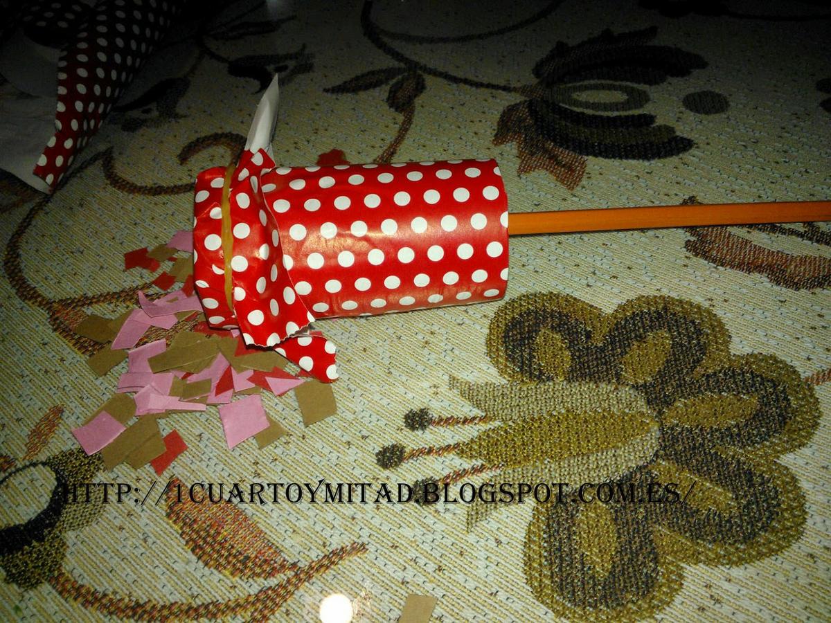 cañón lanzacohetes con tubo de cartón