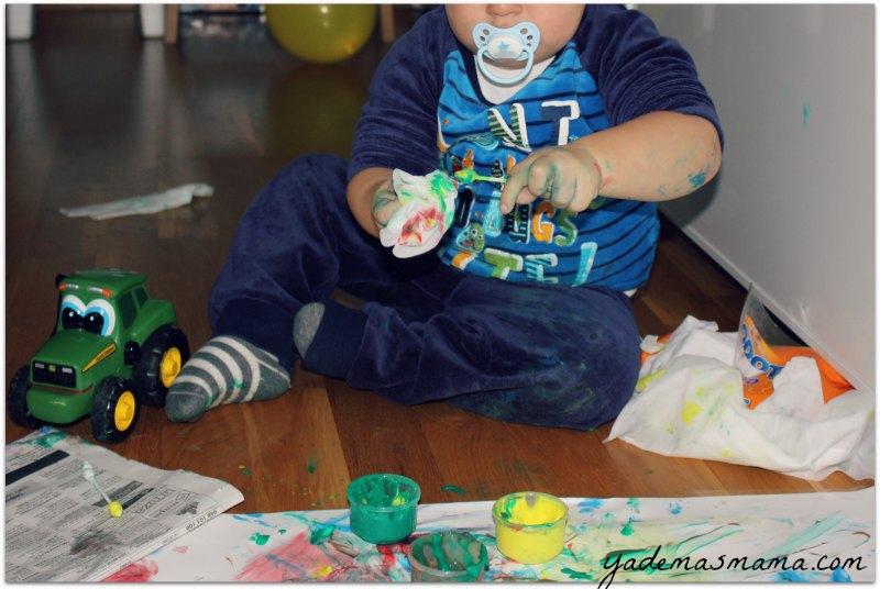 bastoncillos con pintura de dedos