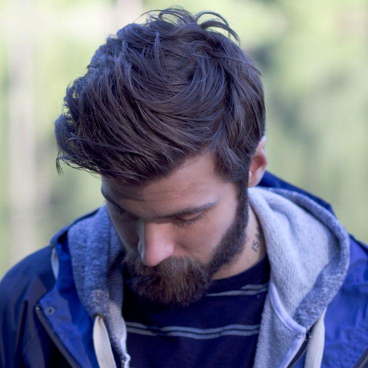 Tendencia hipster hombres pelo largo y barba