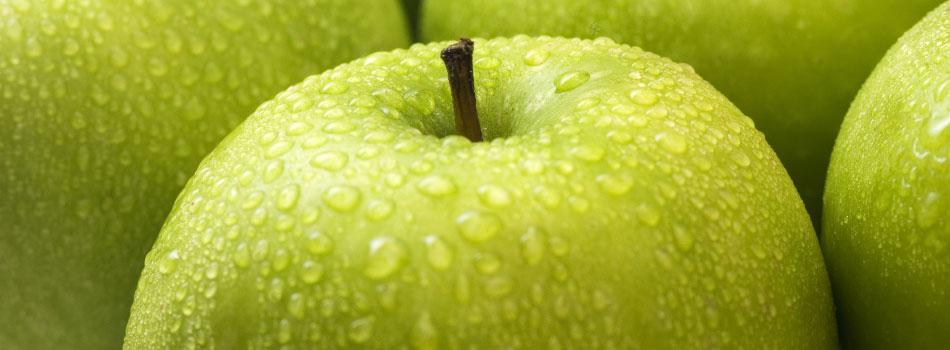 Manzana. Gotas de agua.