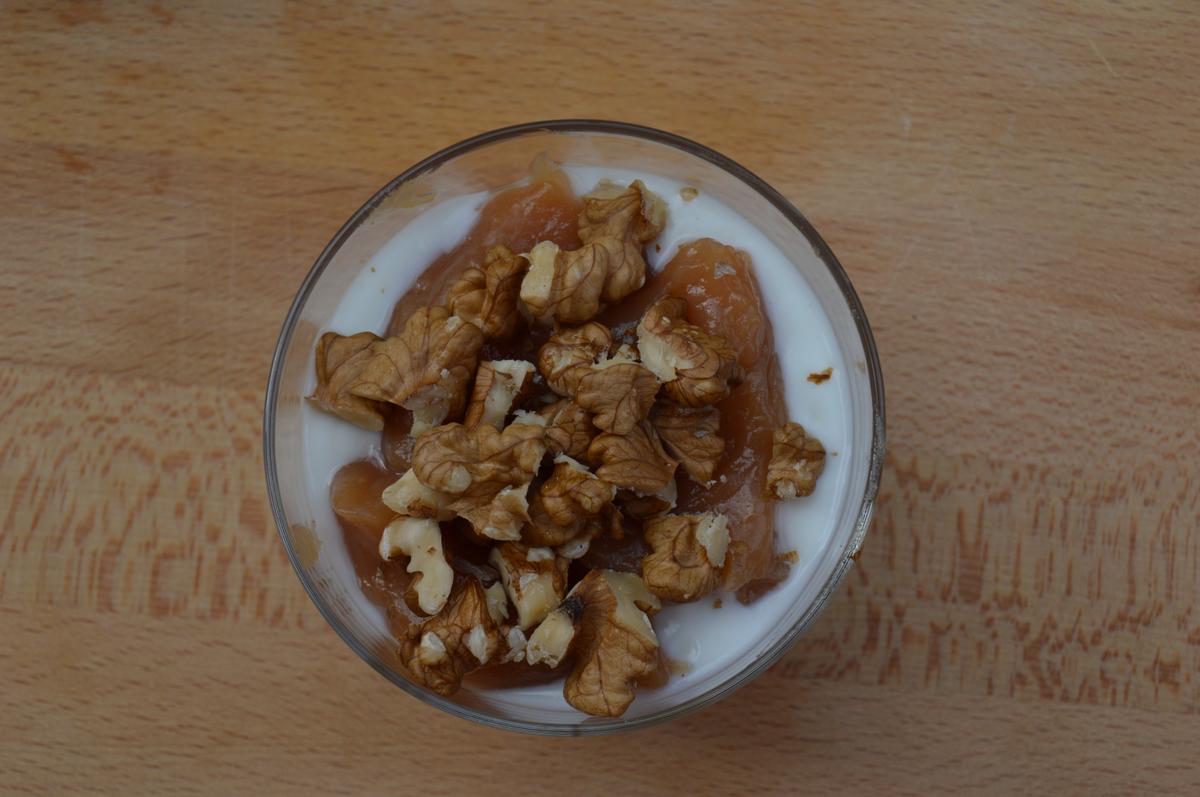 Yogur con mermelada de membrillo sin azúcar y nueces - El clan de los sin trigo