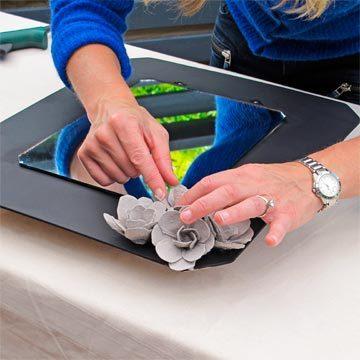 marco_de_espejo_con_cartones_de_huevos_5