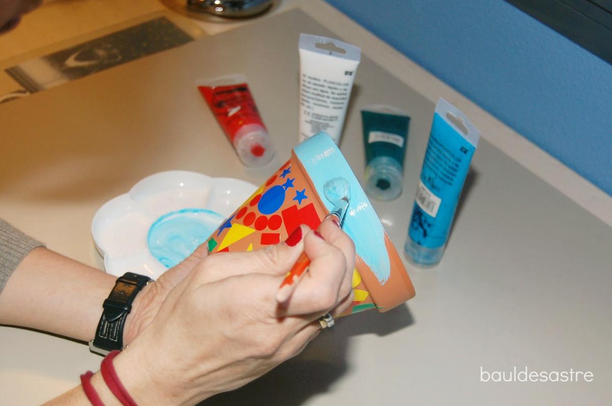 personalizar una maceta de barro