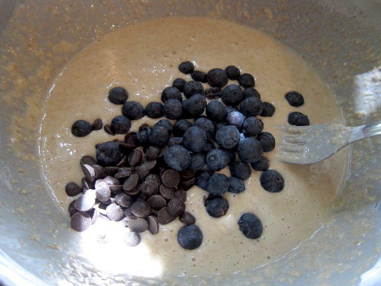 magdalenas-integrales-de-arandanos-y-chocolate-