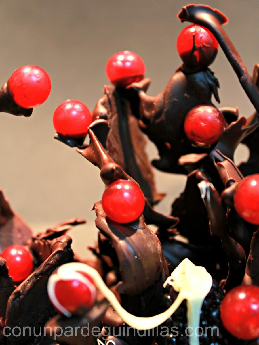 Bosque de chocolate y frutos rojos