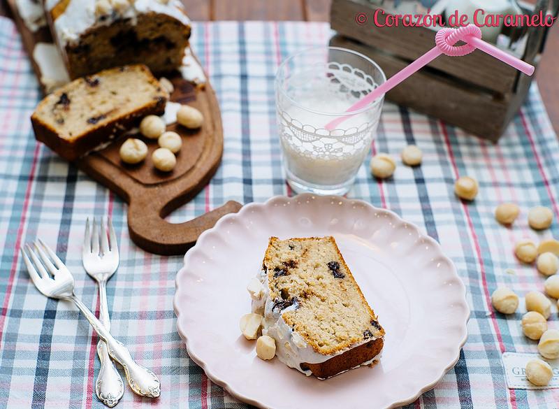 Bizcocho de plátano y chocolate con nueces de macadamia