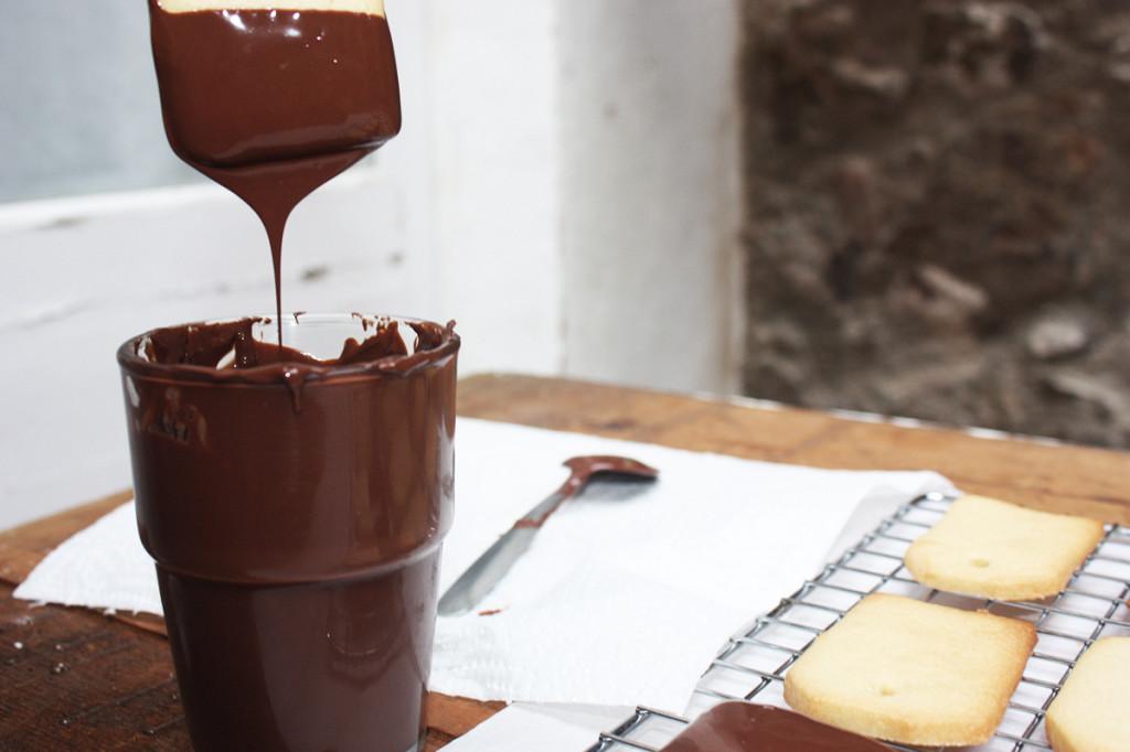 galletas con chocolate fundido