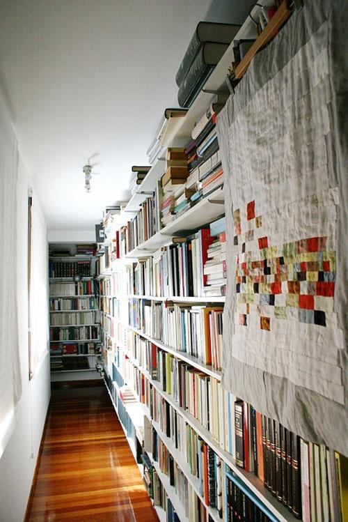 Estanterías en los pasillos. | Decoración