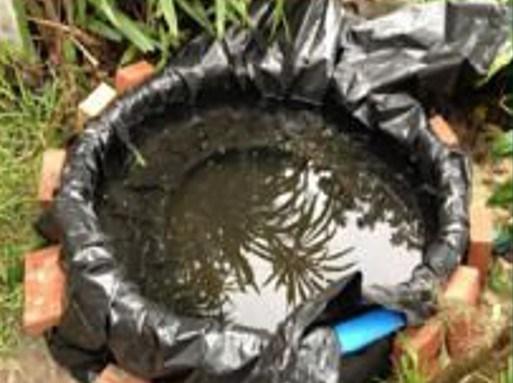 llanta con ladrillos