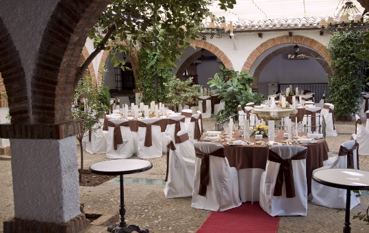 colores-de-boda-finca-alcudia-cena-patio-interior