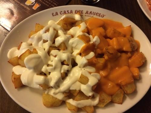 Patatas mixtas de bravas y alioli