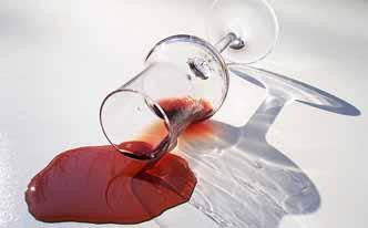 Manchas de vino tinto: elimínalas con vinagre