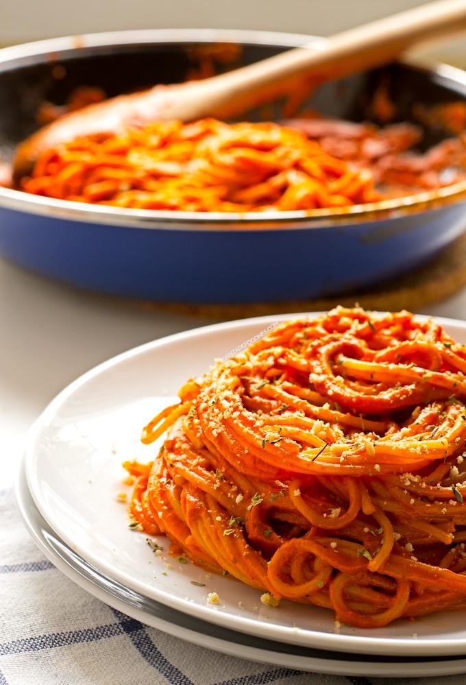 Pasta con Salsa de Pimientos del Piquillo