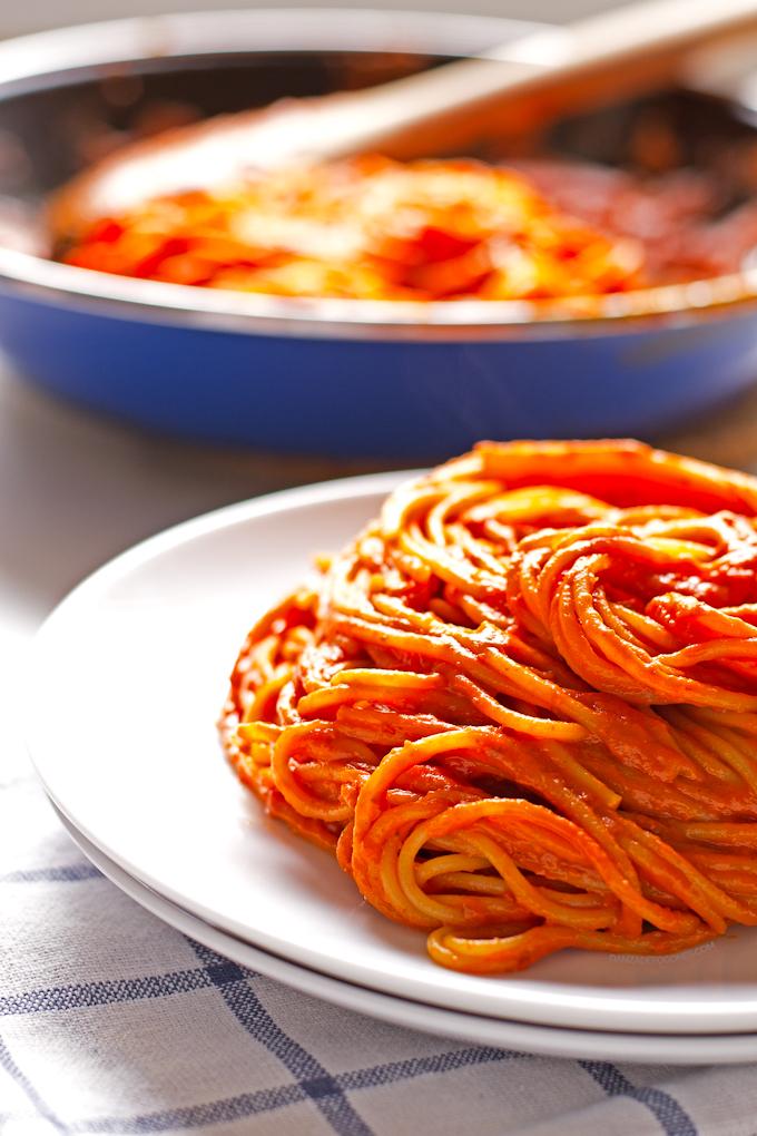 Pasta con Salsa de Pimientos del Piquillo