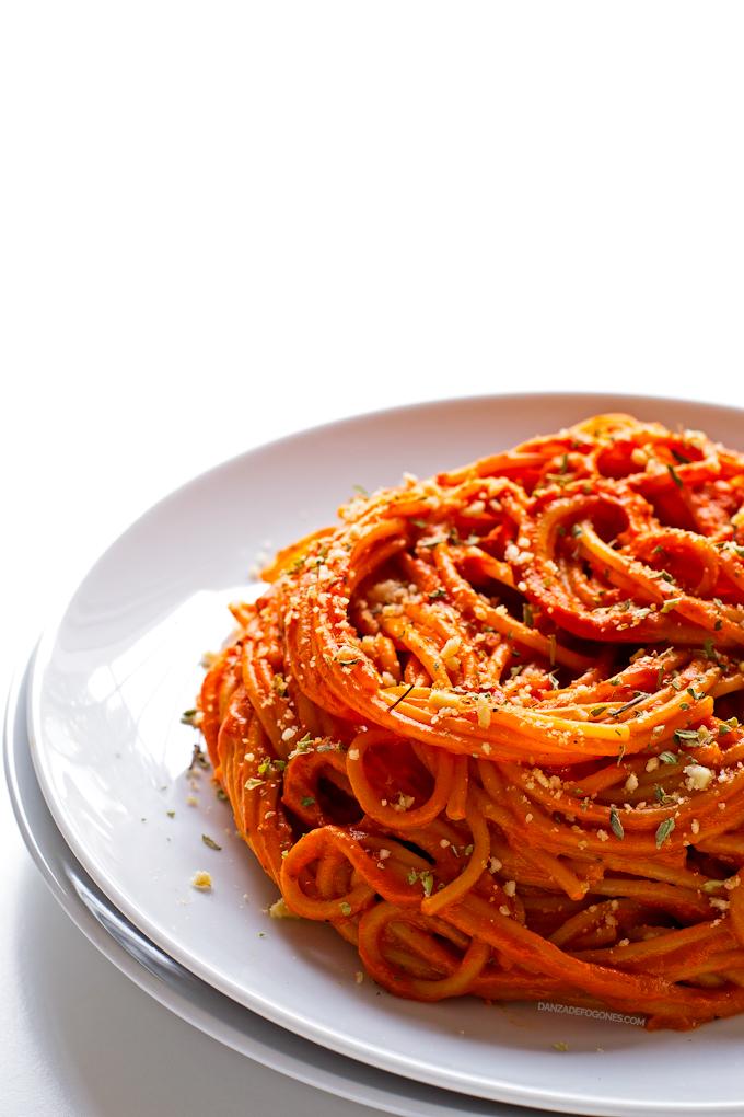 Pasta con Salsa de Pimientos del Piquillo