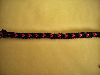 Manualidades caseras faciles pulseras kumihimo con corazones 