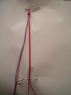 Manualidades Caseras Fáciles como hacer una pulsera de macrame con flores