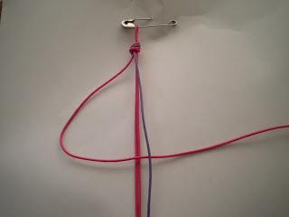 Manualidades Caseras Fáciles modo de hacer una pulsera de macrame rosa y violeta