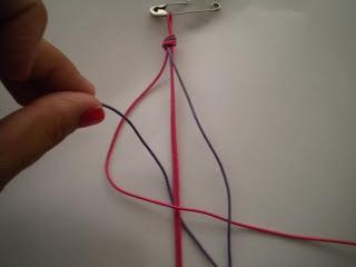 Manualidades Caseras Fáciles manera de hacer una pulsera de macrame con bolas de madera