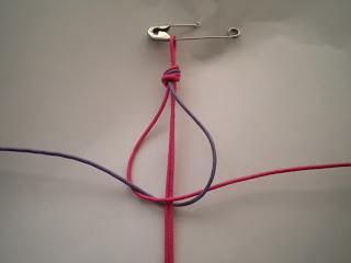 Manualidades Caseras Fáciles como se hace una pulsera de macrame con hilo encerado