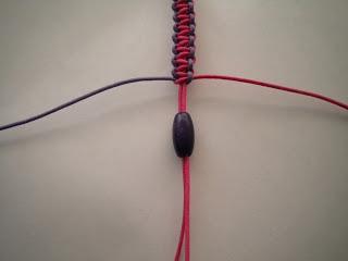 Manualidades Caseras Fáciles pulsera macrame con bolas de madera con bolitas de madera de colores 