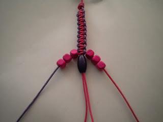 Manualidades Caseras Fáciles forma de hacer una pulsera de macrame con hilo encerado