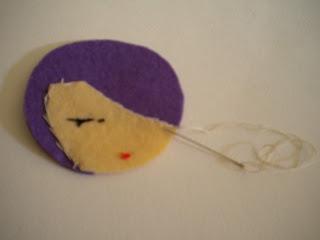 Manualidades caseras Inma como coser la cara para el broche muñeca