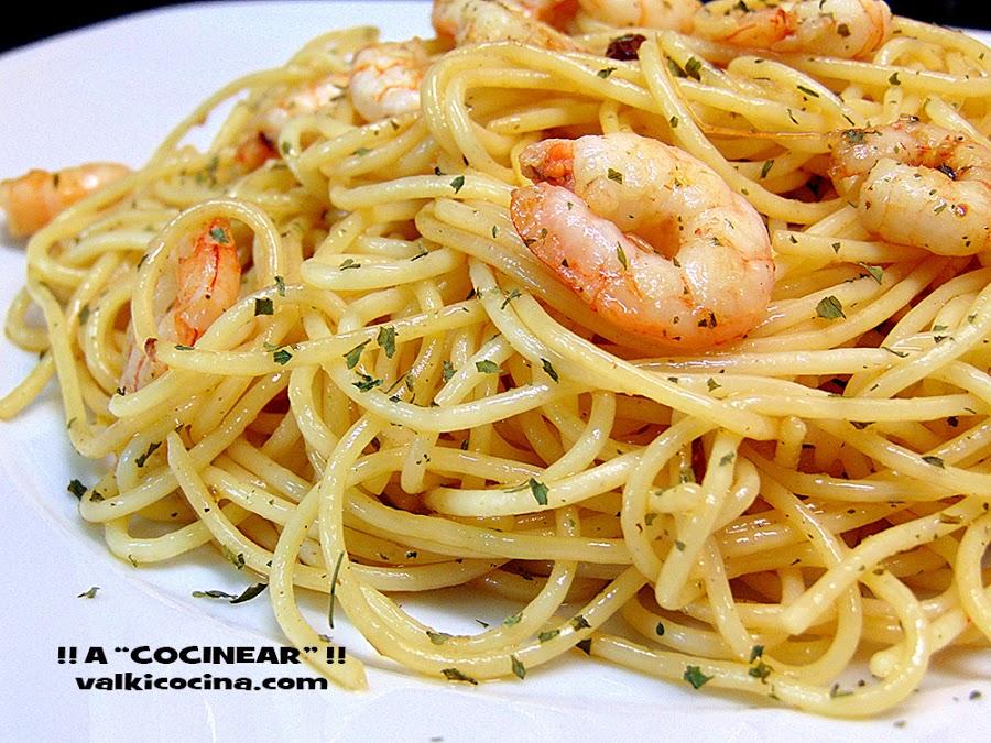 Espaguetis con gambas al ajillo | Cocina