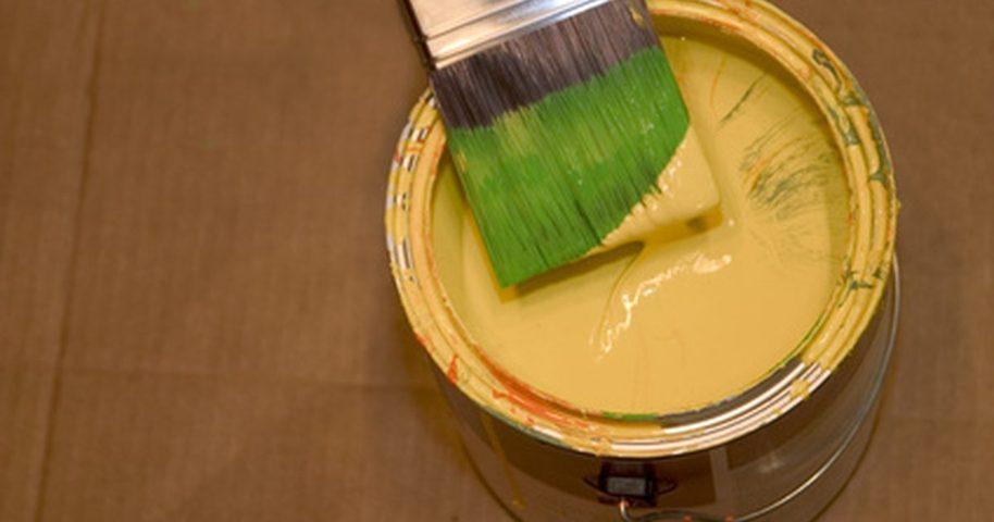 можно ли красить просроченной краской. покрашенные стены. можно ли красить просроченной краской. банки с краской. гипсобетонные стены окрашивание.