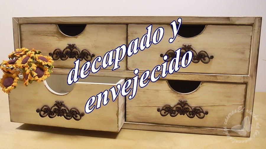 Caja de pañuelos de madera decorada con decoupage. Conideade 