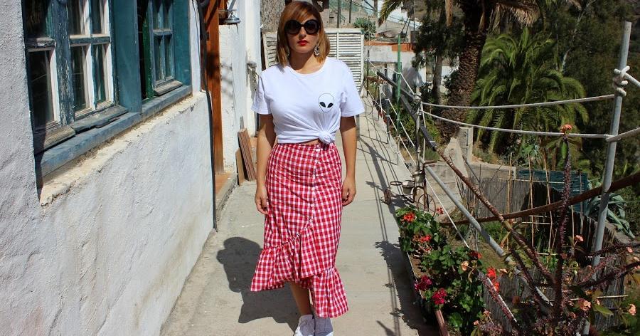 falda-vichy-en-blanco-y-rojo-moda-belleza