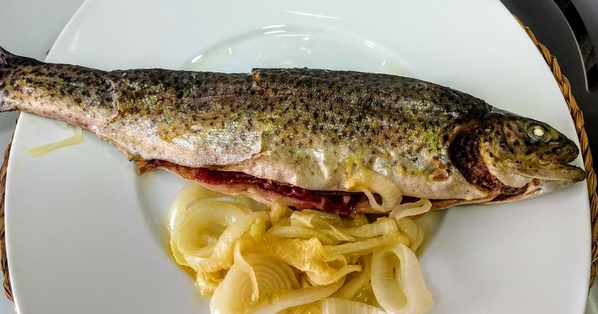Trucha con jamón al horno | Cocina