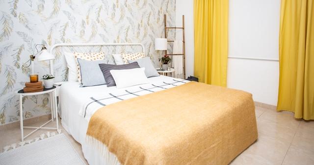Un dormitorio amarillo y gris | Decoración