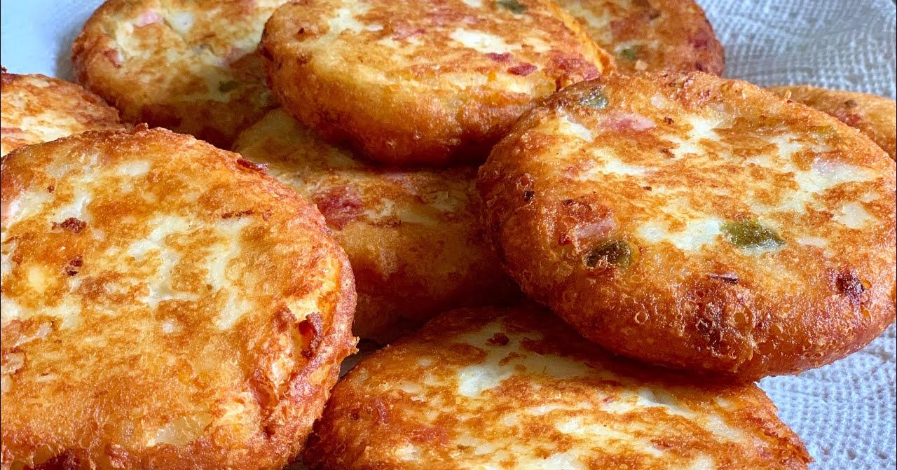 Receta fácil y económica. Tortitas de papa rellenas de queso y capeadas. |  Cocina