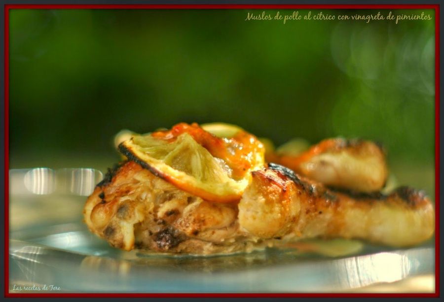  Muslos de pollo al cítrico con vinagreta de pimientos