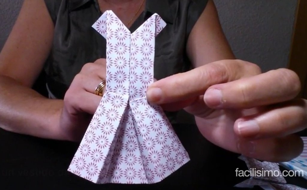 analizar Rebaja tono Trabajos de origami: Cómo hacer un vestido de papel | Manualidades