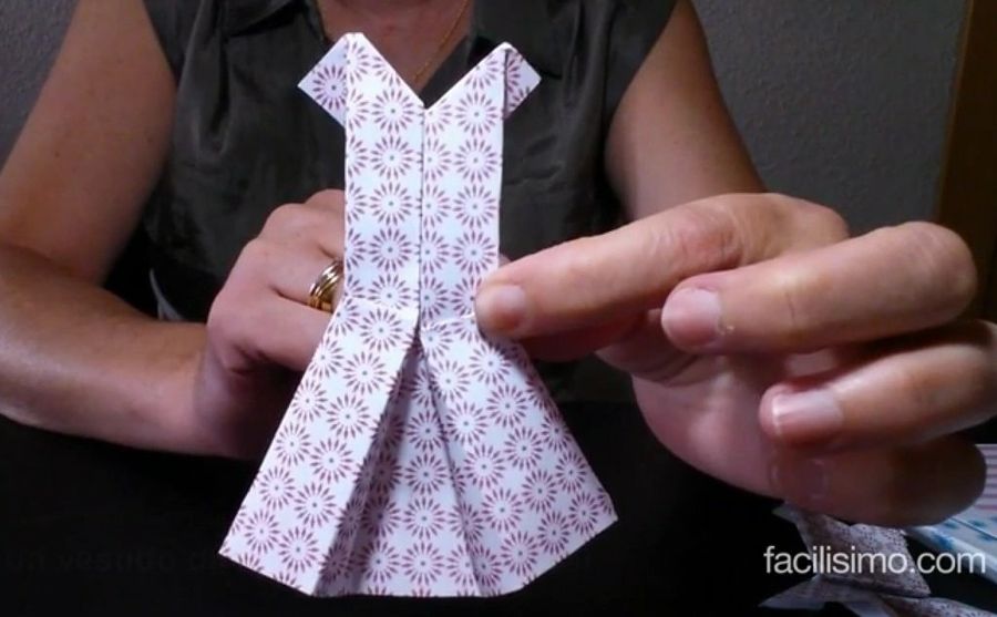 Trabajos de origami: Cómo hacer un vestido de papel | Manualidades
