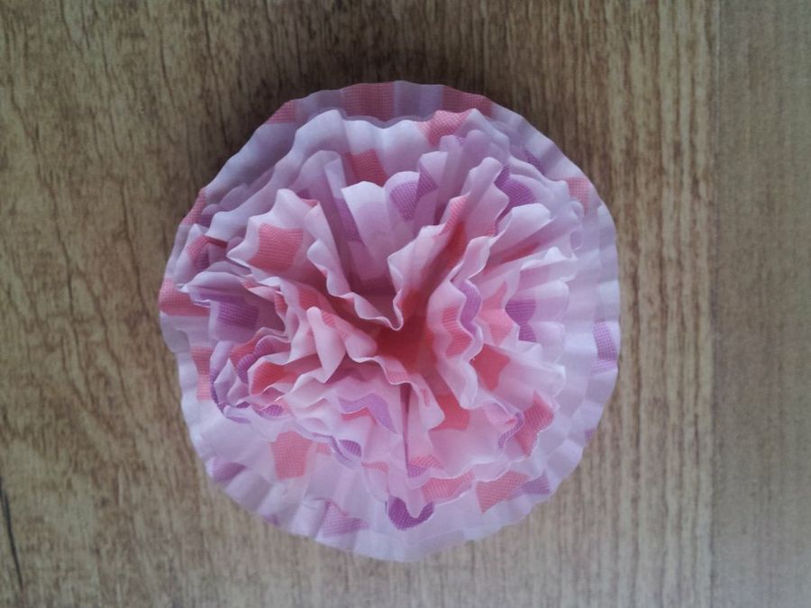Venta ambulante estrés gemelo Cómo hacer flores de papel con moldes de cupcakes | Manualidades