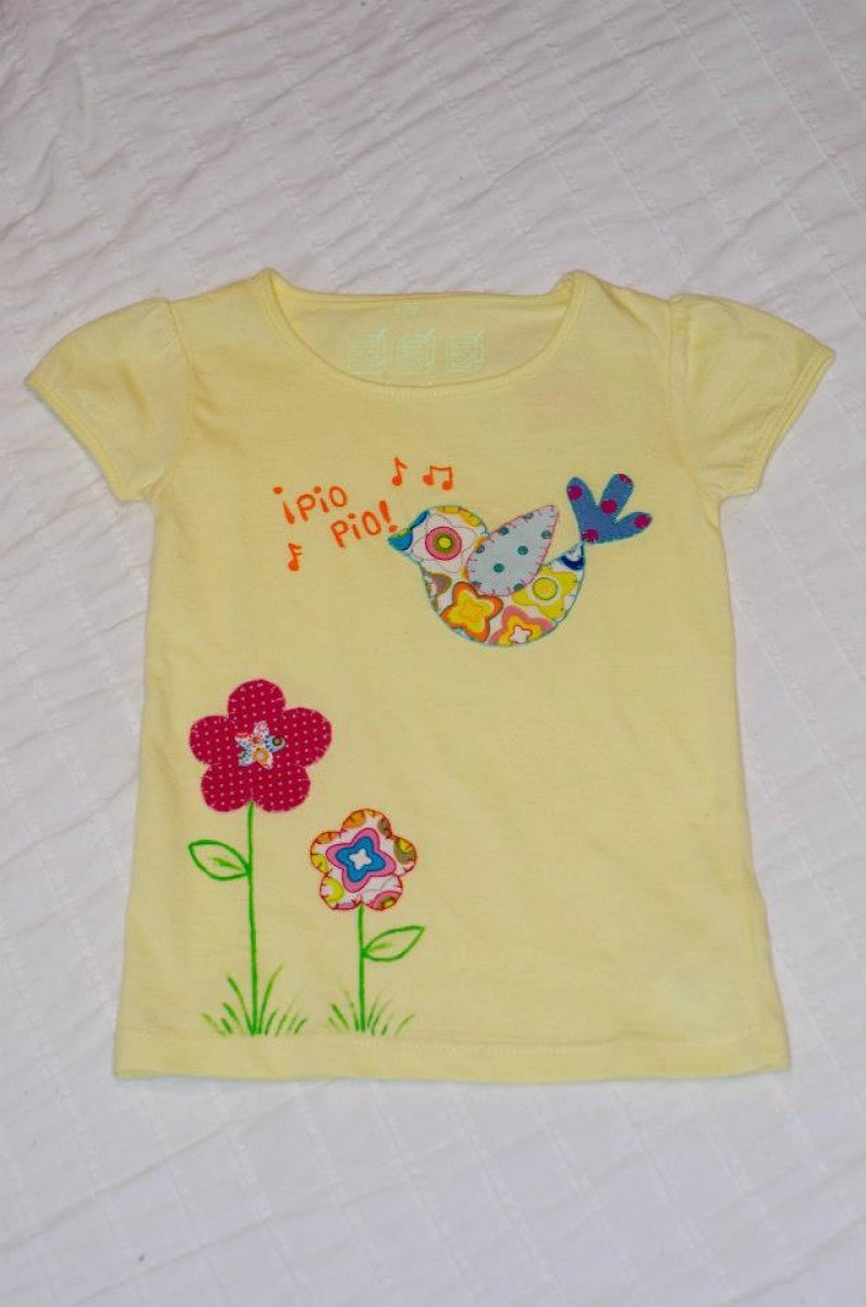 Como decorar camisetas con flores de tela  Camiseta con flores, Camisetas,  Flores de tela