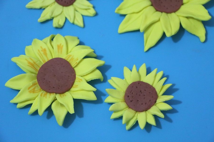 Girasoles de Frozen con fondant sin cortadores | Cocina