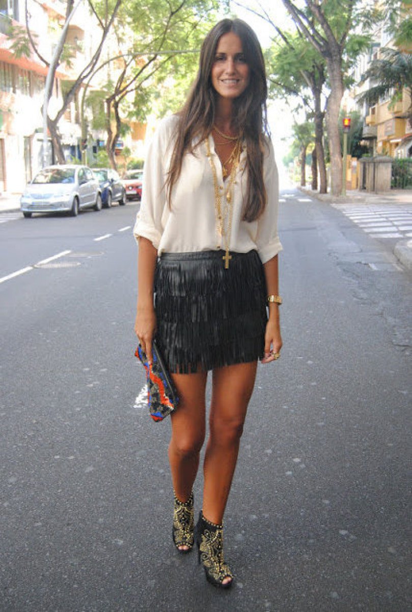 red fringe skirt looks - Lady Addict  Mini falda roja, Falda roja de  cuero, Outfits casuales